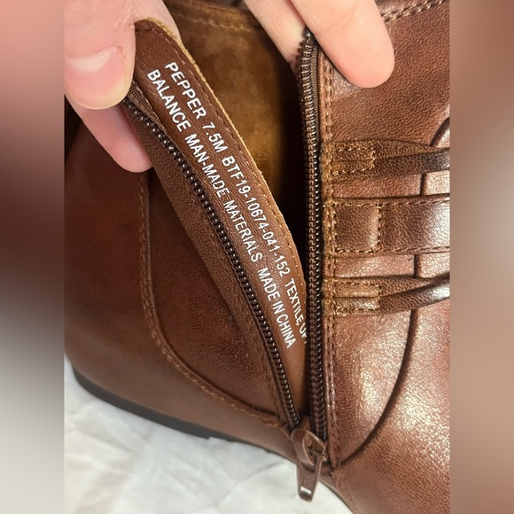 Rebound Patent Pending by Baretraps Women’s Wedge Brown Leather Boots Size 7.5 - Picture 5 of 15